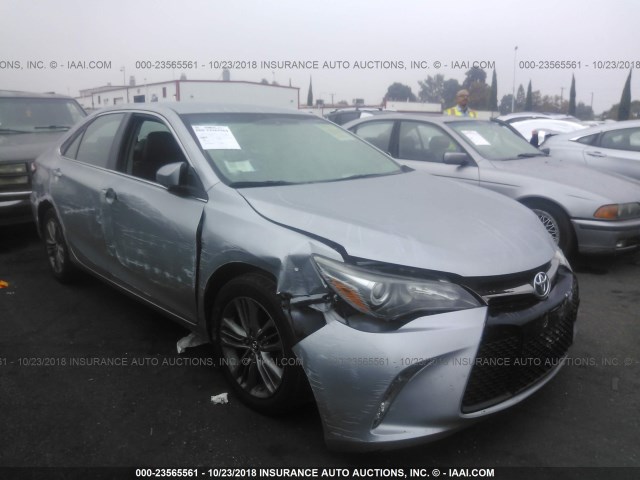 4T1BF1FK9FU958556 - 2015 TOYOTA CAMRY LE/XLE/SE/XSE SILVER photo 1