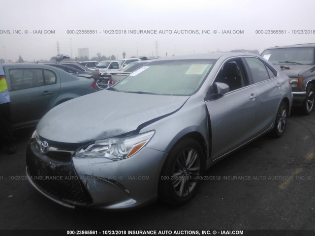 4T1BF1FK9FU958556 - 2015 TOYOTA CAMRY LE/XLE/SE/XSE 银色 照片 2