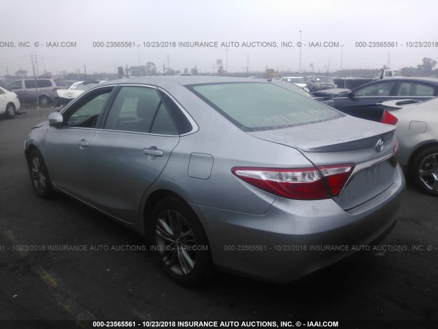 4T1BF1FK9FU958556 - 2015 TOYOTA CAMRY LE/XLE/SE/XSE 银色 照片 3
