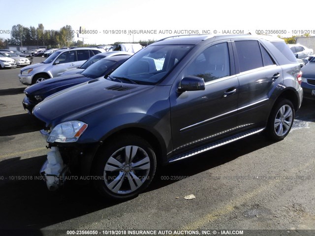 4JGBB8GB8BA712340 - 2011 MERCEDES-BENZ ML 350 4MATIC GRAY photo 2