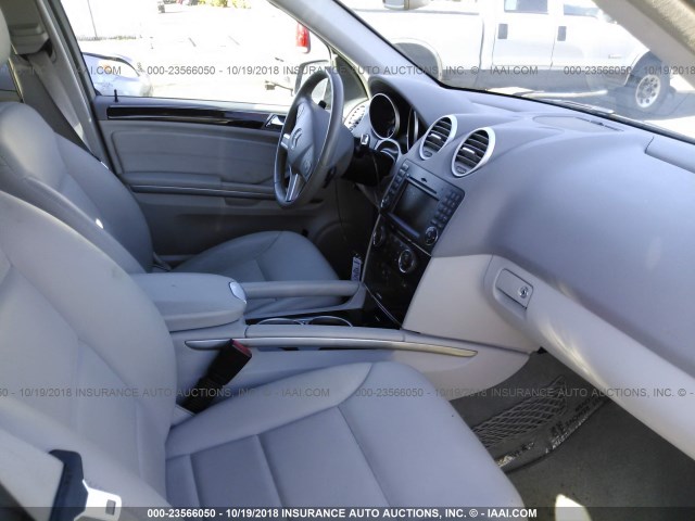 4JGBB8GB8BA712340 - 2011 MERCEDES-BENZ ML 350 4MATIC GRAY photo 5