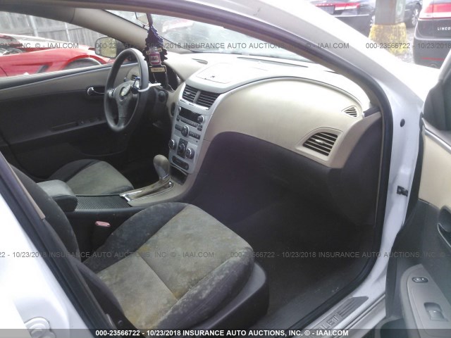 1G1ZG57B894251371 - 2009 CHEVROLET MALIBU LS თეთრი ფოტო 5
