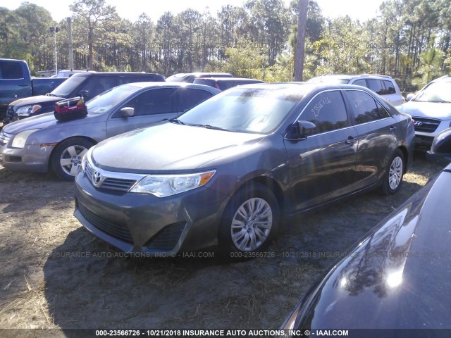 4T1BF1FK0EU864368 - 2014 TOYOTA CAMRY L/SE/LE/XLE Boz foto 2