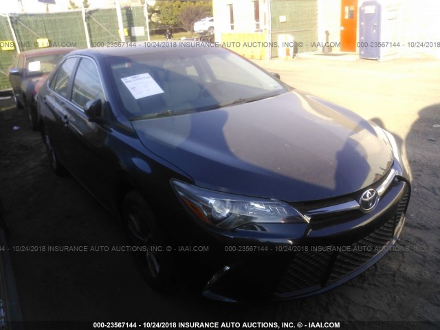 4T1BF1FK7FU941285 - 2015 TOYOTA CAMRY LE/XLE/SE/XSE 深蓝色 照片 1