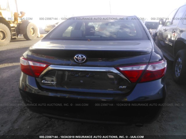 4T1BF1FK7FU941285 - 2015 TOYOTA CAMRY LE/XLE/SE/XSE 深蓝色 照片 6