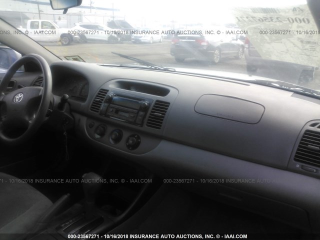 4T1BE32K33U201779 - 2003 TOYOTA CAMRY LE/XLE/SE Күміс фото 5