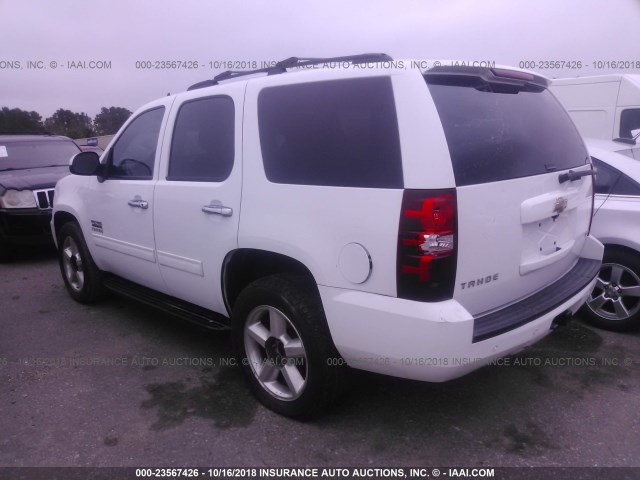 1GNSCAE05BR336313 - 2011 CHEVROLET TAHOE C1500  LS WHITE photo 3