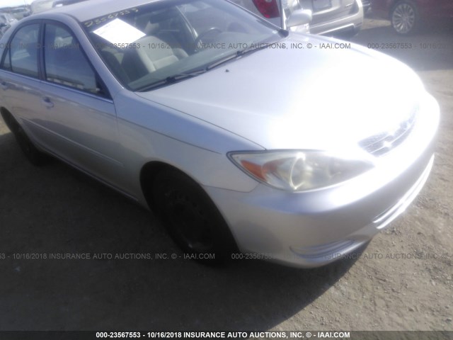4T1BE32K34U357385 - 2004 TOYOTA CAMRY LE/XLE/SE 银色 照片 1