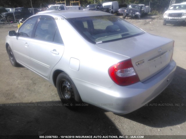 4T1BE32K34U357385 - 2004 TOYOTA CAMRY LE/XLE/SE 银色 照片 3