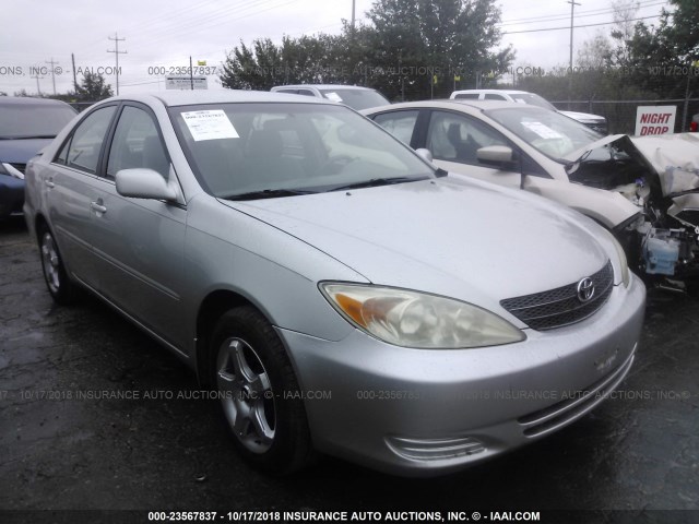 4T1BE30K82U039021 - 2002 TOYOTA CAMRY LE/XLE/SE Сұр фото 1