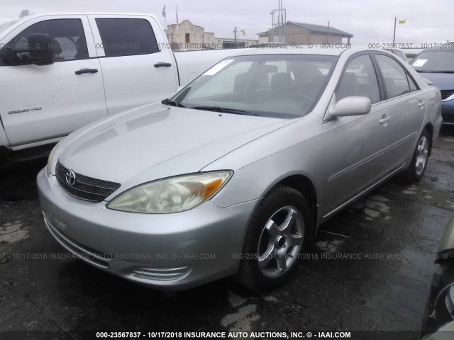 4T1BE30K82U039021 - 2002 TOYOTA CAMRY LE/XLE/SE Сұр фото 2