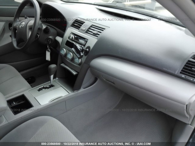 4T1BE46K09U877020 - 2009 TOYOTA CAMRY SE/LE/XLE GRAY photo 5