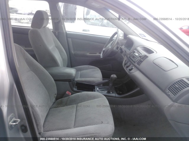 4T1BE32K64U305183 - 2004 TOYOTA CAMRY LE/XLE/SE SILVER photo 5