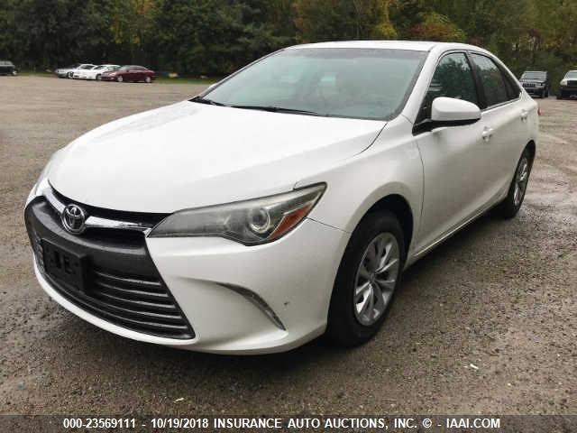 4T1BF1FK6GU507134 - 2016 TOYOTA CAMRY LE/XLE/SE/XSE 白色 照片 2