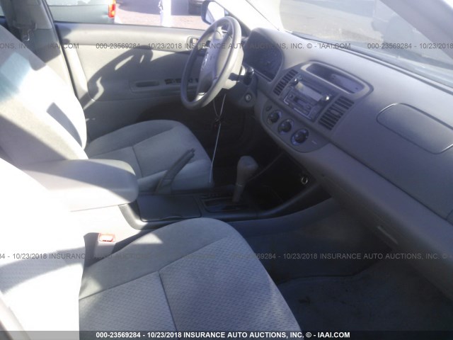 4T1BF30K14U588995 - 2004 TOYOTA CAMRY LE/XLE/SE 蓝色 照片 5