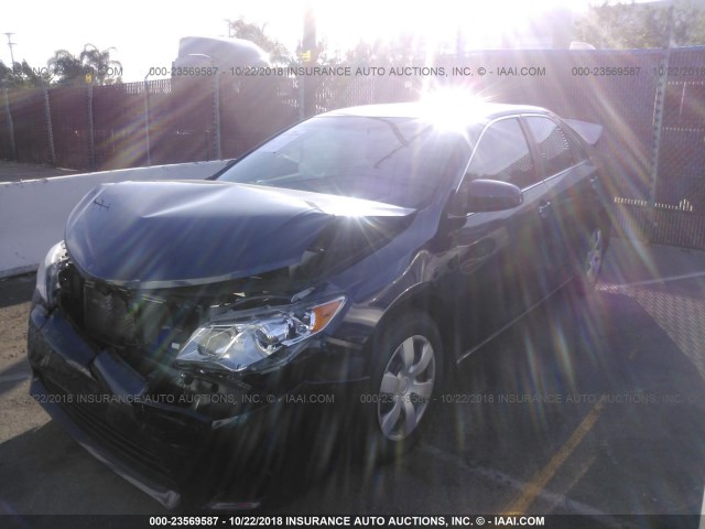 4T4BF1FK3ER441788 - 2014 TOYOTA CAMRY L/SE/LE/XLE მუქი ლურჯი ფოტო 2