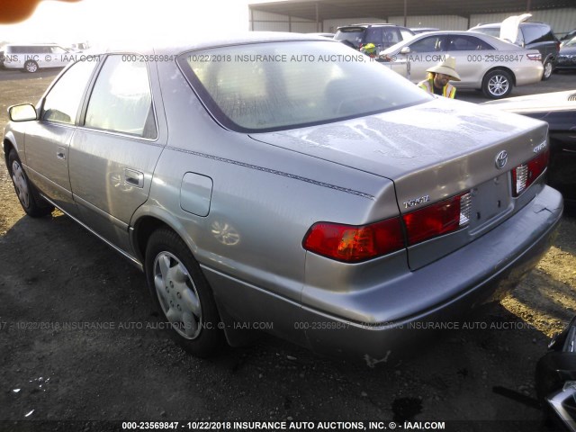 JT2BG22K6Y0408926 - 2000 TOYOTA CAMRY CE/LE/XLE SILVER photo 3