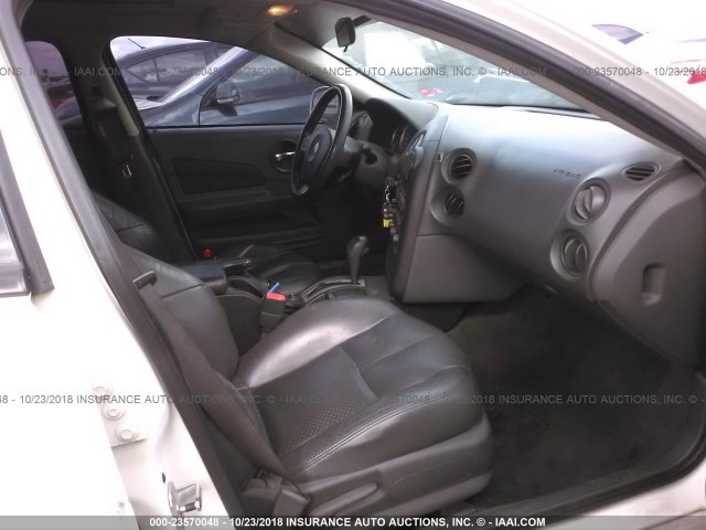 2G2WS522941262596 - 2004 PONTIAC GRAND PRIX GT2 თეთრი ფოტო 5