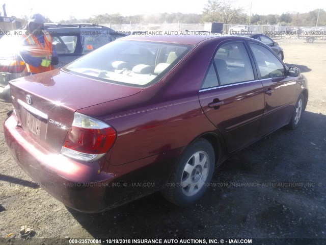 4T1BE30K55U082901 - 2005 TOYOTA CAMRY LE/XLE/SE RED photo 4