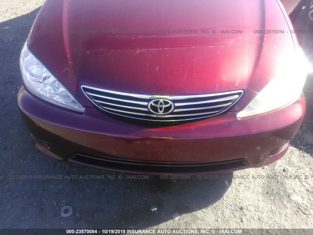 4T1BE30K55U082901 - 2005 TOYOTA CAMRY LE/XLE/SE RED photo 6