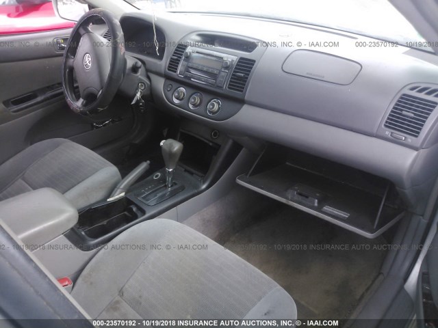 4T1BE30K46U153085 - 2006 TOYOTA CAMRY LE/XLE/SE SILVER photo 5