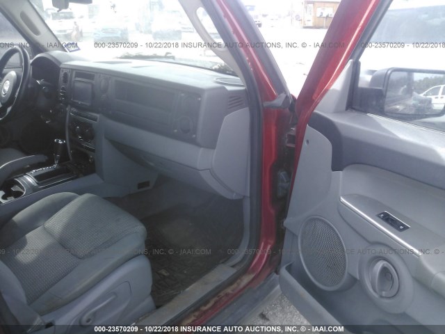 1J8HH48N16C355035 - 2006 JEEP COMMANDER RED photo 5
