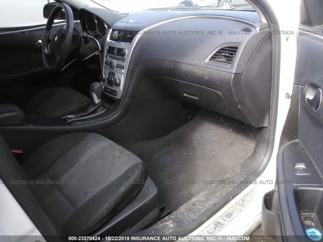 1G1ZC5E07CF274505 - 2012 CHEVROLET MALIBU 1LT WHITE photo 5