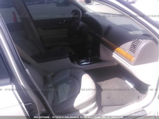 1LNHM97V3XY703211 - 1999 LINCOLN CONTINENTAL  Weiß Foto 5