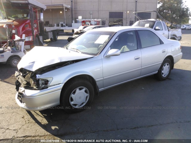4T1BG22K6YU688889 - 2000 TOYOTA CAMRY CE/LE/XLE SILVER photo 2