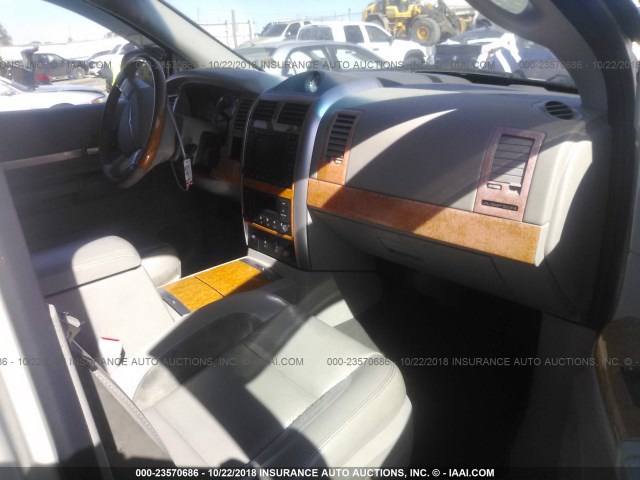 1A8HX582X7F506839 - 2007 CHRYSLER ASPEN LIMITED თეთრი ფოტო 5