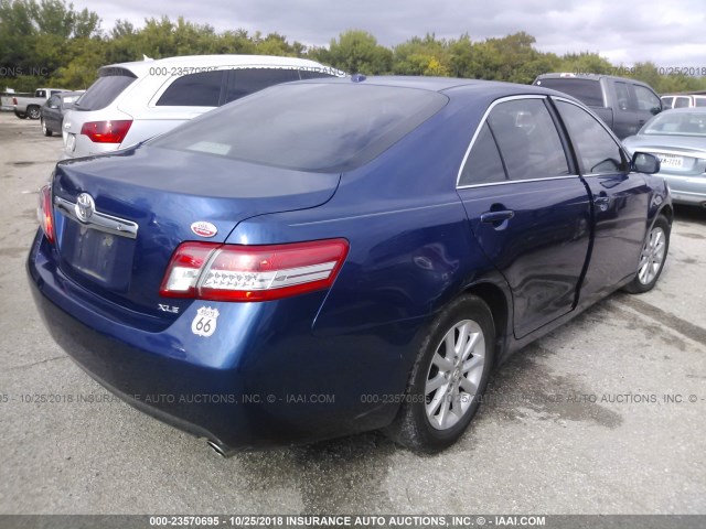 4T4BF3EK9AR002571 - 2010 TOYOTA CAMRY SE/LE/XLE BLUE photo 4