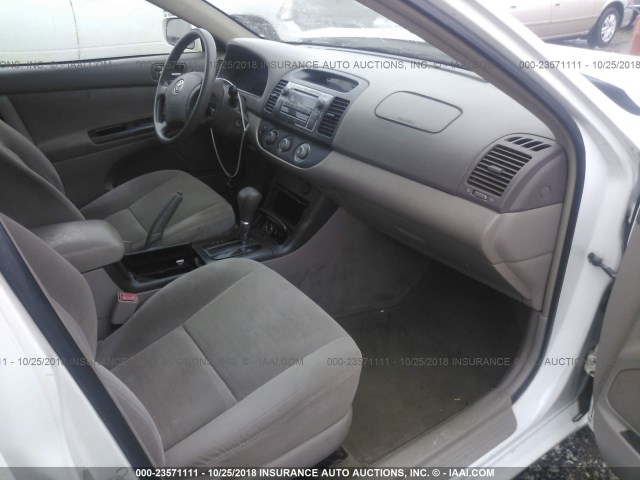 4T1BE32K36U716432 - 2006 TOYOTA CAMRY LE/XLE/SE WHITE photo 5