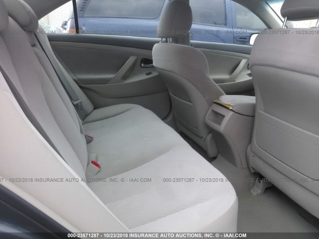 4T1BK3EK9BU621355 - 2011 TOYOTA CAMRY SE/LE/XLE ნაცრისფერი ფოტო 8