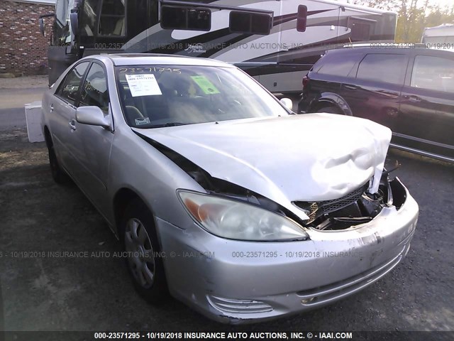 4T1BE32K92U632061 - 2002 TOYOTA CAMRY LE/XLE/SE SILVER photo 1