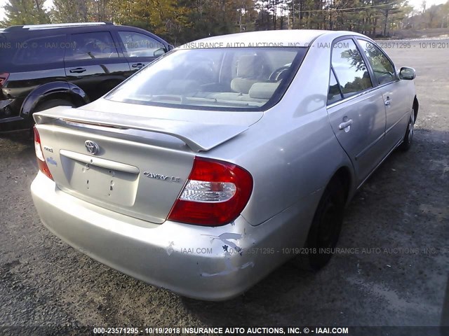 4T1BE32K92U632061 - 2002 TOYOTA CAMRY LE/XLE/SE SILVER photo 4