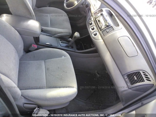 4T1BE32K92U632061 - 2002 TOYOTA CAMRY LE/XLE/SE SILVER photo 5