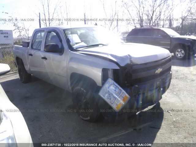 2GCEC13CX71561748 - 2007 CHEVROLET SILVERADO C1500 CREW CAB SILVER photo 1