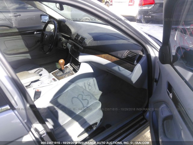 WBAAM5333XFR02805 - 1999 BMW 328 I AUTOMATIC فضي صورة 5