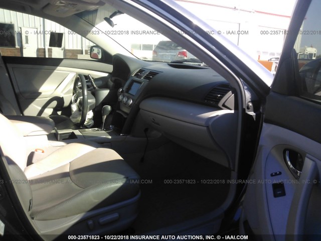 4T1BF3EK7AU058440 - 2010 TOYOTA CAMRY SE/LE/XLE GRAY photo 5