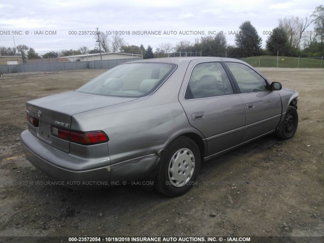 4T1BG22K1VU079964 - 1997 TOYOTA CAMRY CE/LE/XLE 灰色 照片 4