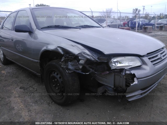 4T1BG22K1VU079964 - 1997 TOYOTA CAMRY CE/LE/XLE 灰色 照片 6