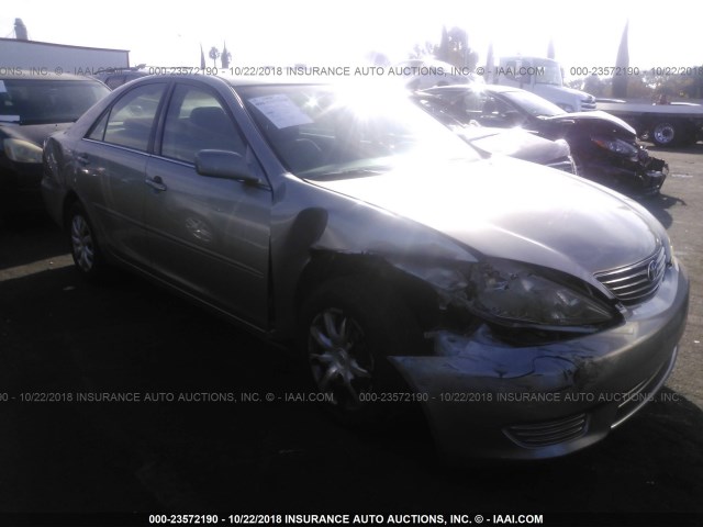 4T1BE32K95U616382 - 2005 TOYOTA CAMRY LE/XLE/SE SILVER photo 1