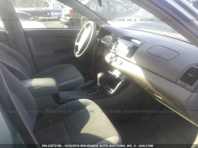 4T1BE32K95U616382 - 2005 TOYOTA CAMRY LE/XLE/SE SILVER photo 5