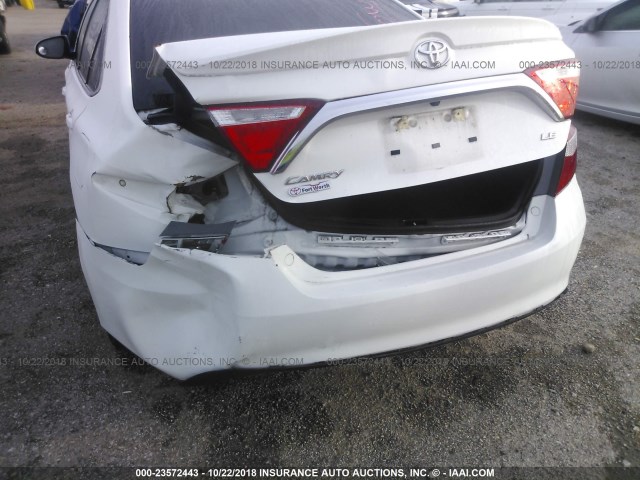 4T4BF1FK2FR513033 - 2015 TOYOTA CAMRY LE/XLE/SE/XSE 白色 照片 6