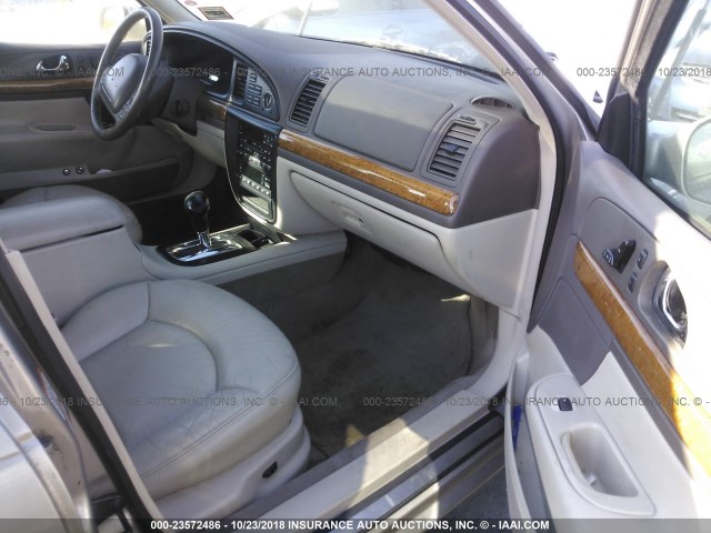 1LNHM97V62Y700750 - 2002 LINCOLN CONTINENTAL  金色 照片 5