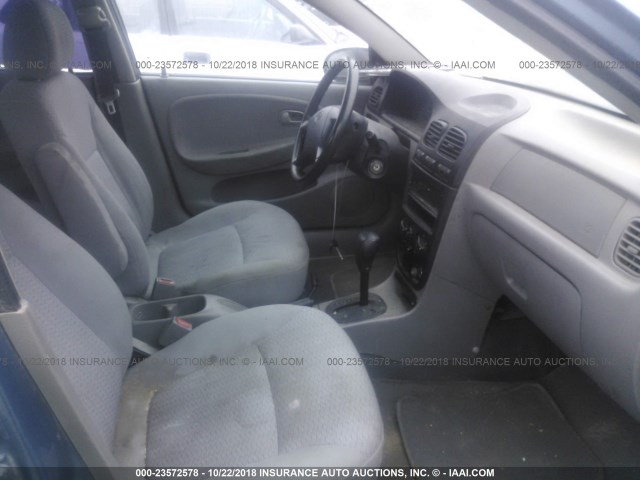 KNADC123126125334 - 2002 KIA RIO BLACK photo 5