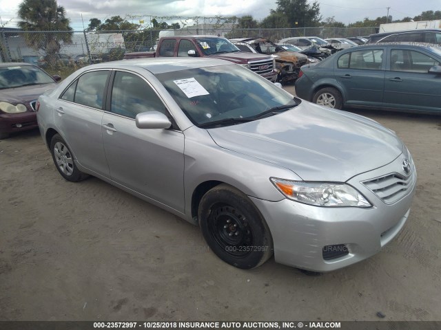 4T1BF3EK5BU677152 - 2011 TOYOTA CAMRY SE/LE/XLE SILVER photo 1