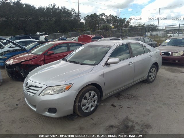 4T1BF3EK5BU677152 - 2011 TOYOTA CAMRY SE/LE/XLE 银色 照片 2
