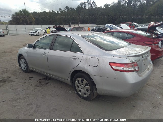 4T1BF3EK5BU677152 - 2011 TOYOTA CAMRY SE/LE/XLE SILVER photo 3