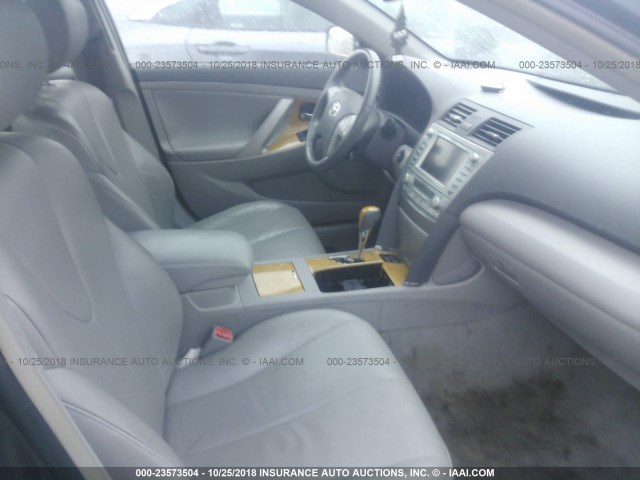 4T1BK46KX7U543048 - 2007 TOYOTA CAMRY NEW GENERAT LE/XLE/SE GRAY photo 5